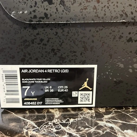 Jordan 4’s thunders size 7 youth or size 8 women I am negotiable